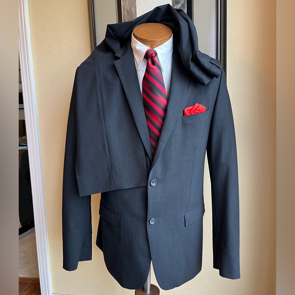 Banana Republic Dark Gray Wool 2 Pc Pinstripe Suit Size 42R Slacks W35” L34” - Picture 2 of 16